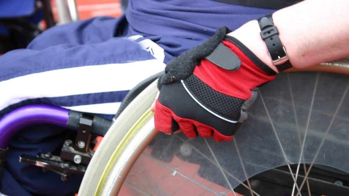 Best Gloves for Wheelchair Users