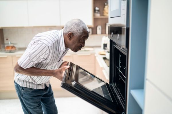 how long is it safe to leave oven on